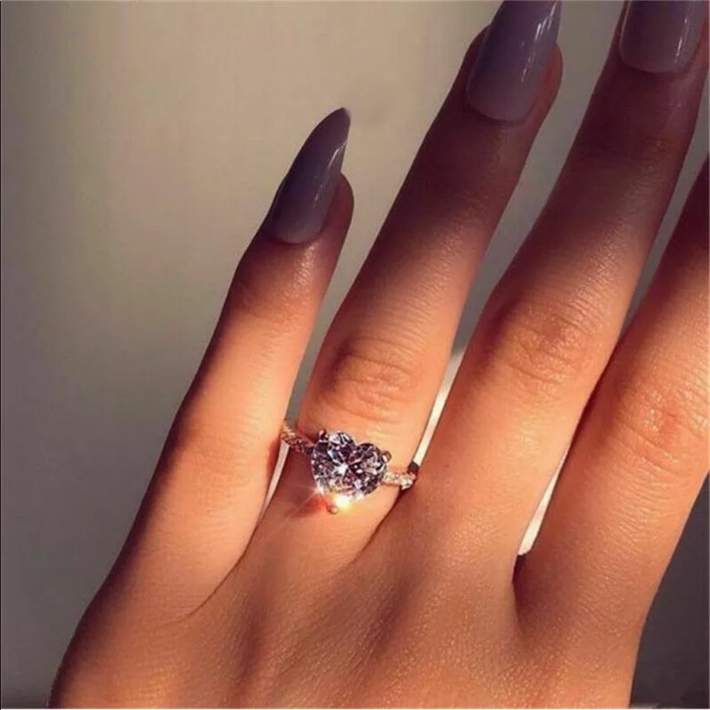 Silver white sapphire heart ring - Picture 3 of 7